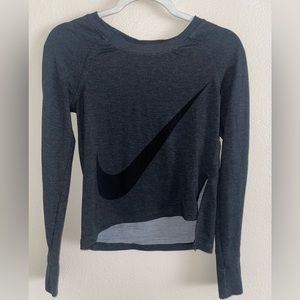 Nike Dri Fit Cropped Long Sleeve‎ Crewneck Size XS